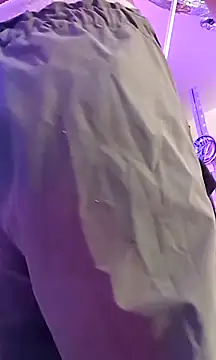 Snapshot of gurlnips chatting on 11-15-25, 11:18 gurlnips online show from 11-15-25, 11:18