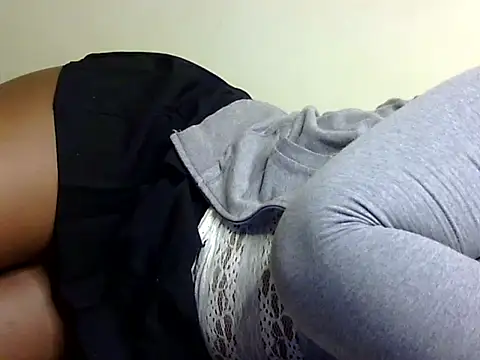 Snapshot of Sexxy_slim_honey chatting on 10-21-25, 04:02 Sexxy slim honey online show from 10-21-25, 04:02