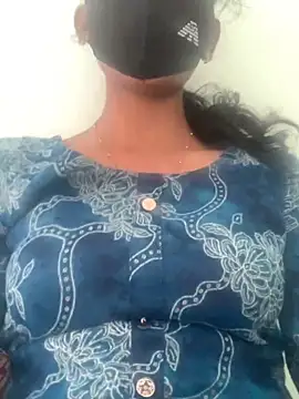 Snapshot of Queenhoney69 chatting on 11-22-25, 08:57 Queenhoney69 online show from 11-22-25, 08:57