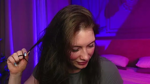 Liv Fay online show from 11-21-25, 02:49