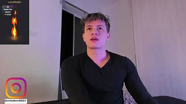 Snapshot of DerekOlsen chatting on 10-11-25, 03:06 DerekOlsen online show from 10-11-25, 03:06