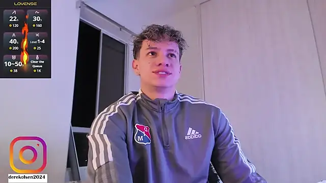 Snapshot of DerekOlsen chatting on 10-23-25, 02:44 DerekOlsen online show from 10-23-25, 02:44