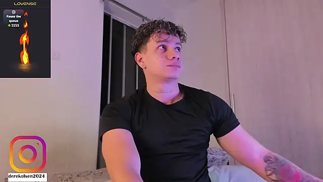 Snapshot of DerekOlsen chatting on 10-27-25, 02:04 DerekOlsen online show from 10-27-25, 02:04