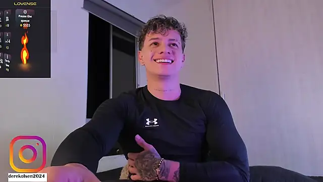 Snapshot of DerekOlsen chatting on 11-08-25, 02:45 DerekOlsen online show from 11-08-25, 02:45