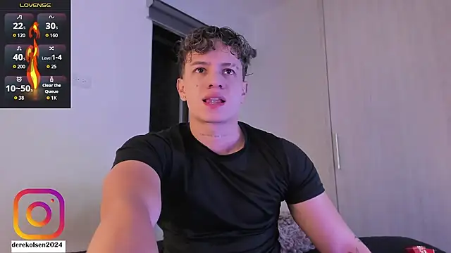 Snapshot of DerekOlsen chatting on 11-10-25, 01:04 DerekOlsen online show from 11-10-25, 01:04