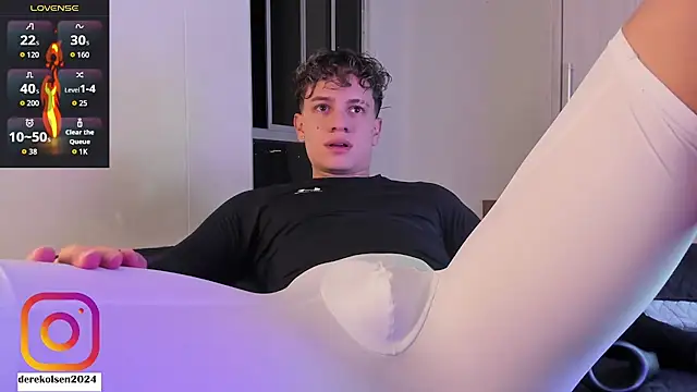 Snapshot of DerekOlsen chatting on 11-16-25, 01:22 DerekOlsen online show from 11-16-25, 01:22