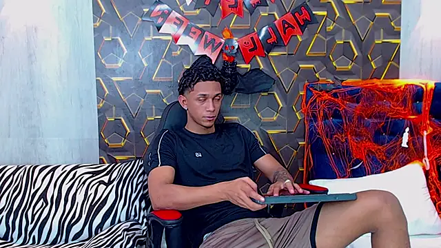 dominic smith  online show from 10-26-25, 06:25