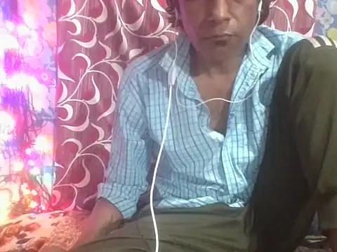 Snapshot of Bangingchick chatting on 10-27-25, 11:47 Bangingchick online show from 10-27-25, 11:47