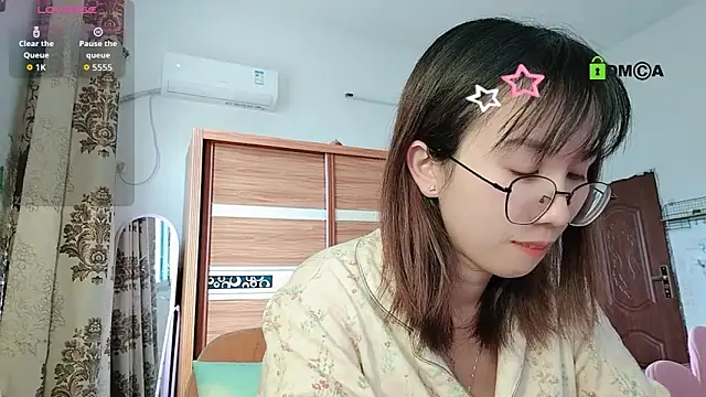 Snapshot of Lili_666 chatting on 10-22-25, 08:03 Lili 666 online show from 10-22-25, 08:03