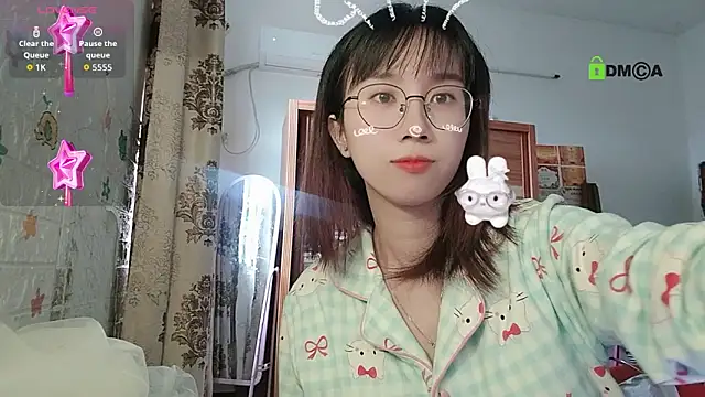 Snapshot of Lili_666 chatting on 10-31-25, 01:50 Lili 666 online show from 10-31-25, 01:50