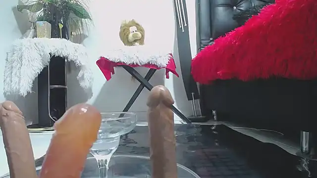 marilyn jon3s online show from 12-21-25, 10:44