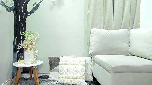 Miranda doll  online show from 12-20-25, 12:12