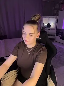 Snapshot of Lexi_noah chatting on 09-21-25, 09:38 Lexi noah online show from 09-21-25, 09:38