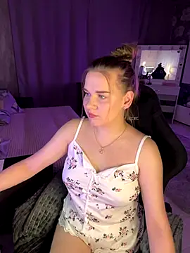 Snapshot of Lexi_noah chatting on 09-24-25, 09:40 Lexi noah online show from 09-24-25, 09:40