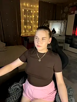 Snapshot of Lexi_noah chatting on 11-26-25, 09:27 Lexi noah online show from 11-26-25, 09:27