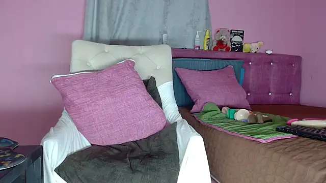 KeillyDiaz online show from 01-27-25, 01:19