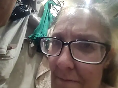 Snapshot of ILUV2TUCHMYKITTY chatting on 09-11-25, 11:43 ILUV2TUCHMYKITTY online show from 09-11-25, 11:43