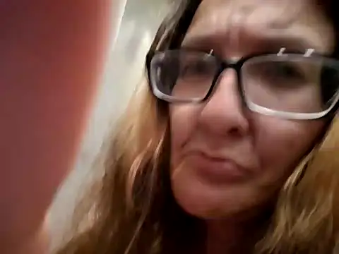 Snapshot of ILUV2TUCHMYKITTY chatting on 09-15-25, 01:33 ILUV2TUCHMYKITTY online show from 09-15-25, 01:33