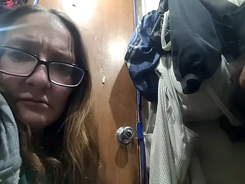 Snapshot of ILUV2TUCHMYKITTY chatting on 10-31-25, 11:11 ILUV2TUCHMYKITTY online show from 10-31-25, 11:11