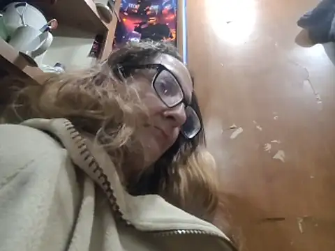 Snapshot of ILUV2TUCHMYKITTY chatting on 11-17-25, 11:38 ILUV2TUCHMYKITTY online show from 11-17-25, 11:38