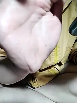 Snapshot of ngoclothingoc9en chatting on 03-12-25, 12:26 ngoclothingoc9en online show from 03-12-25, 12:26