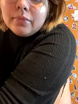 Snapshot of CrisyFerreira chatting on 10-10-25, 02:21 CrisyFerreira online show from 10-10-25, 02:21