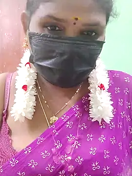 Snapshot of malliga98 chatting on 10-15-25, 06:30 malliga98 online show from 10-15-25, 06:30