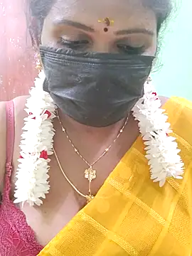 Snapshot of malliga98 chatting on 10-17-25, 09:17 malliga98 online show from 10-17-25, 09:17