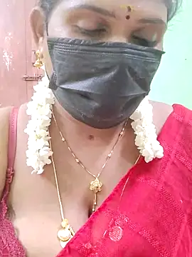 Snapshot of malliga98 chatting on 10-31-25, 07:04 malliga98 online show from 10-31-25, 07:04