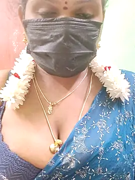 Snapshot of malliga98 chatting on 11-14-25, 05:44 malliga98 online show from 11-14-25, 05:44