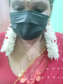 Snapshot of malliga98 chatting on 11-25-25, 07:25 malliga98 online show from 11-25-25, 07:25