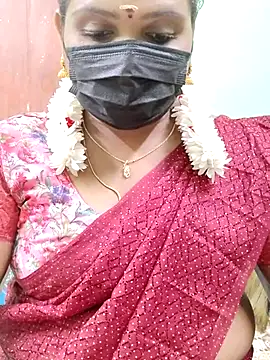 Snapshot of malliga98 chatting on 11-29-25, 07:06 malliga98 online show from 11-29-25, 07:06