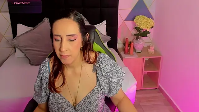 jadde13  online show from 11-19-25, 08:20