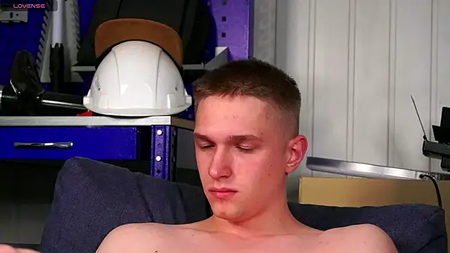 dustyn fox online show from 12-16-25, 03:11