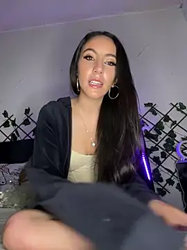 Snapshot of FrancellyHot chatting on 02-06-25, 01:38 FrancellyHot online show from 02-06-25, 01:38