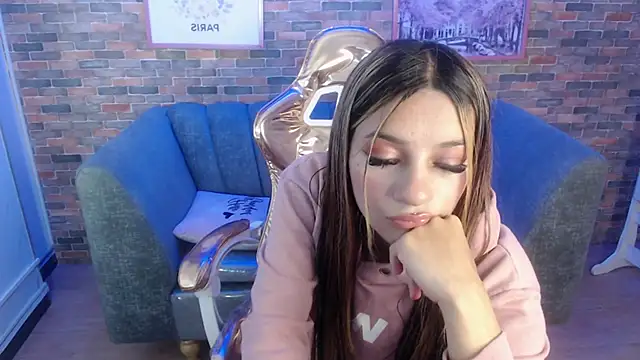 Snapshot of Laurita_b chatting on 01-21-25, 10:51 Laurita b online show from 01-21-25, 10:51