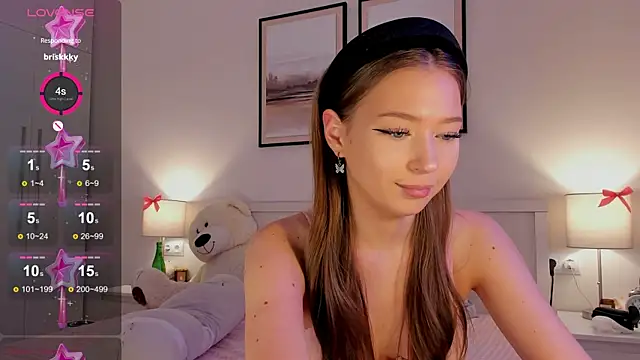 Snapshot of diana_nier chatting on 12-15-25, 07:07 diana nier online show from 12-15-25, 07:07