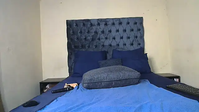 Snapshot of CANDY-X-LOVE-xx chatting on 10-21-25, 06:52 CANDY-X-LOVE-xx online show from 10-21-25, 06:52