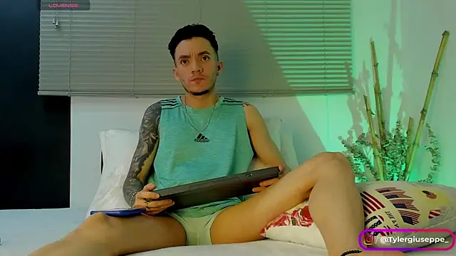 Tylergiuseppe  online show from 12-13-24, 10:34