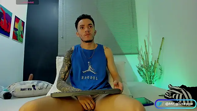Tylergiuseppe  online show from 12-23-24, 11:28