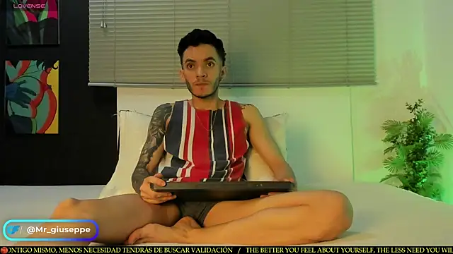 Tylergiuseppe  online show from 09-26-25, 09:08