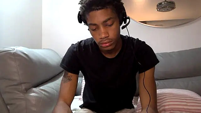 Snapshot of Skinnyblackman chatting on 10-10-25, 10:42 Skinnyblackman online show from 10-10-25, 10:42