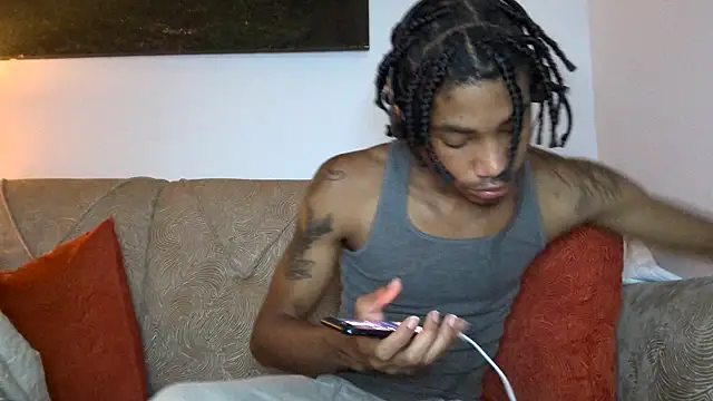 Snapshot of Skinnyblackman chatting on 11-22-25, 04:00 Skinnyblackman online show from 11-22-25, 04:00