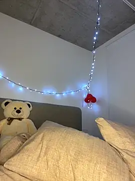 Snapshot of _urbestie_ chatting on 02-08-26, 12:47 urbestie online show from 02-08-26, 12:47