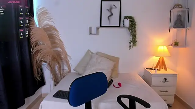 Abigail 29 online show from 10-15-25, 12:16