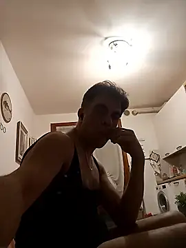 Snapshot of Giocandoassieme chatting on 11-17-25, 10:04 Giocandoassieme online show from 11-17-25, 10:04