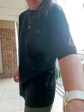 Snapshot of Missmesexycouple69 chatting on 11-20-25, 03:23 Missmesexycouple69 online show from 11-20-25, 03:23