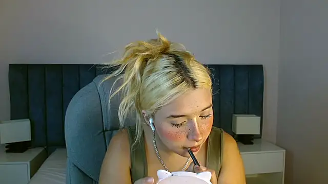 april bunnyy online show from 03-19-25, 07:06