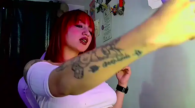 Snapshot of lucycherry__ chatting on 02-10-25, 11:02 lucycherry online show from 02-10-25, 11:02