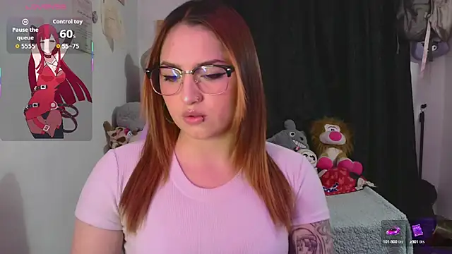 Snapshot of lucycherry__ chatting on 09-19-25, 02:46 lucycherry online show from 09-19-25, 02:46